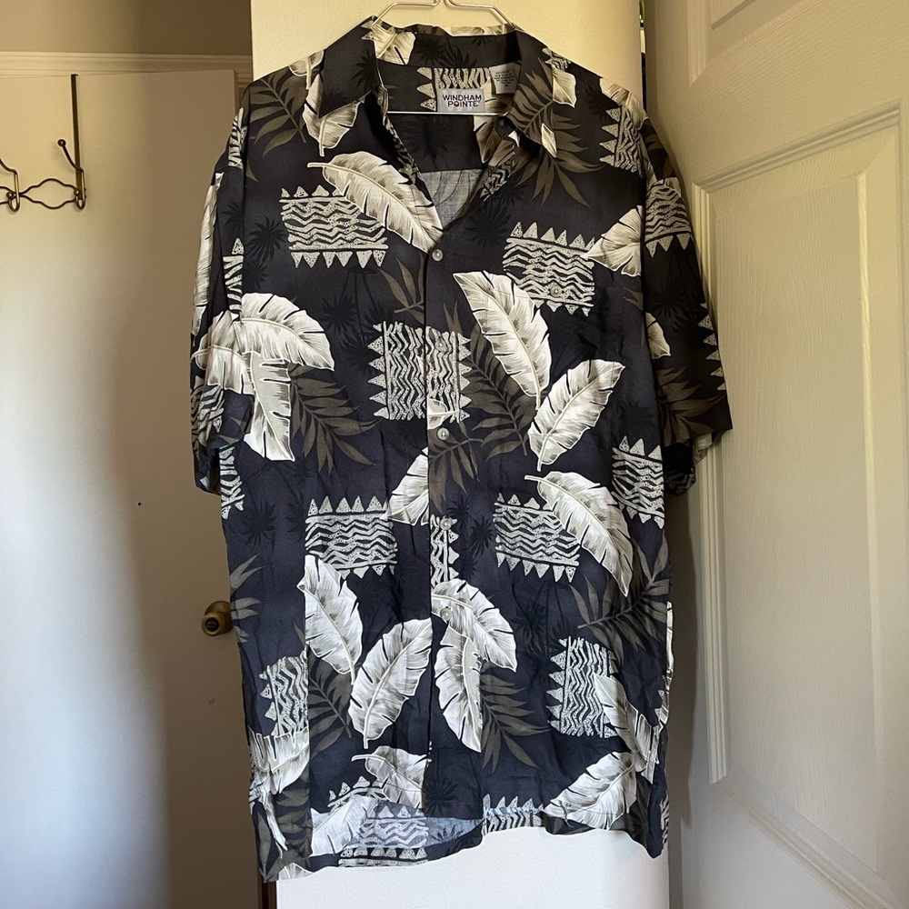 Mens Medium Rayon Windham Pointe Short Sleeve Shirt With Leaf Pattern